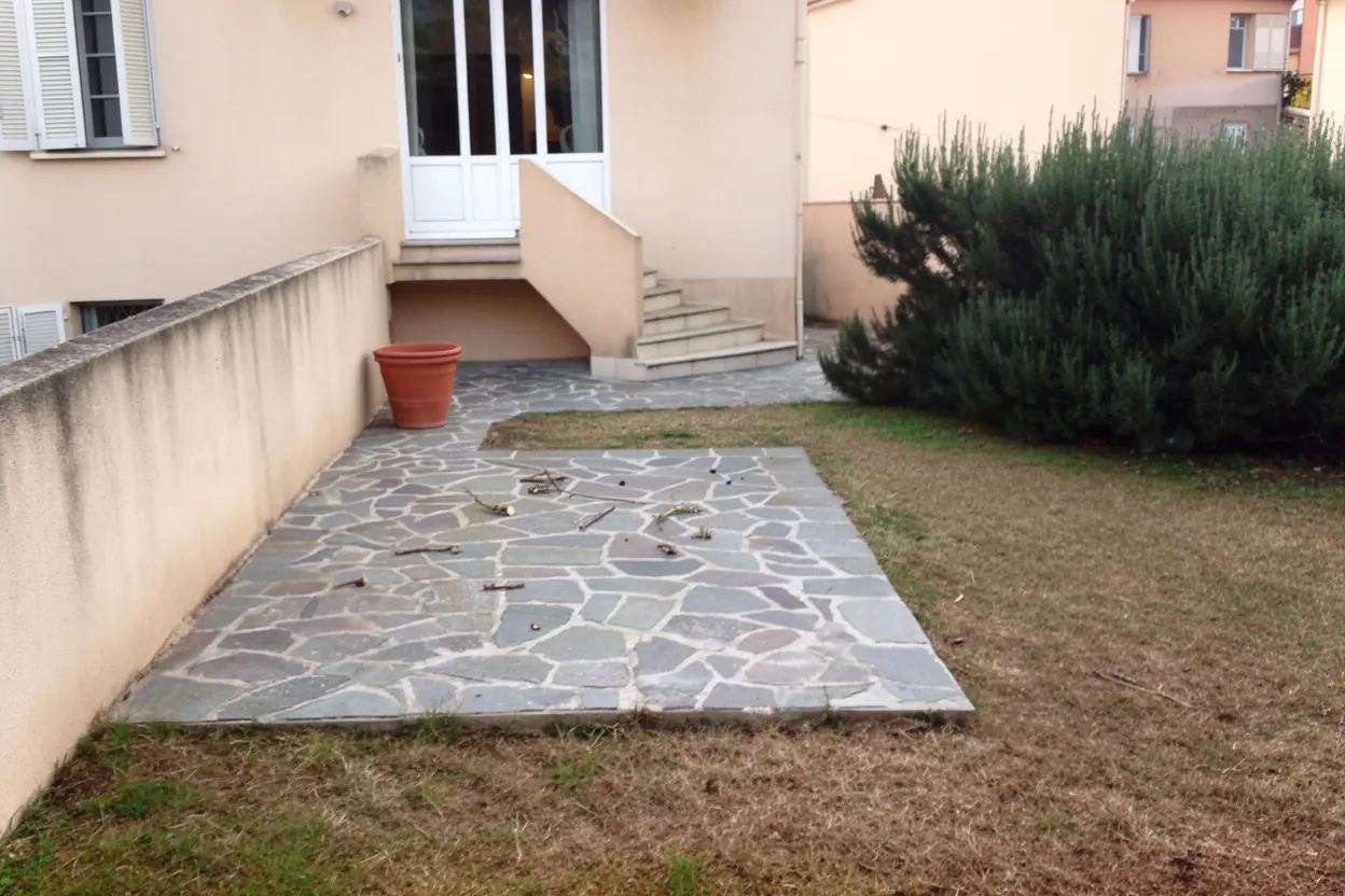 Jardin nettoyé après évacuation à Ajaccio